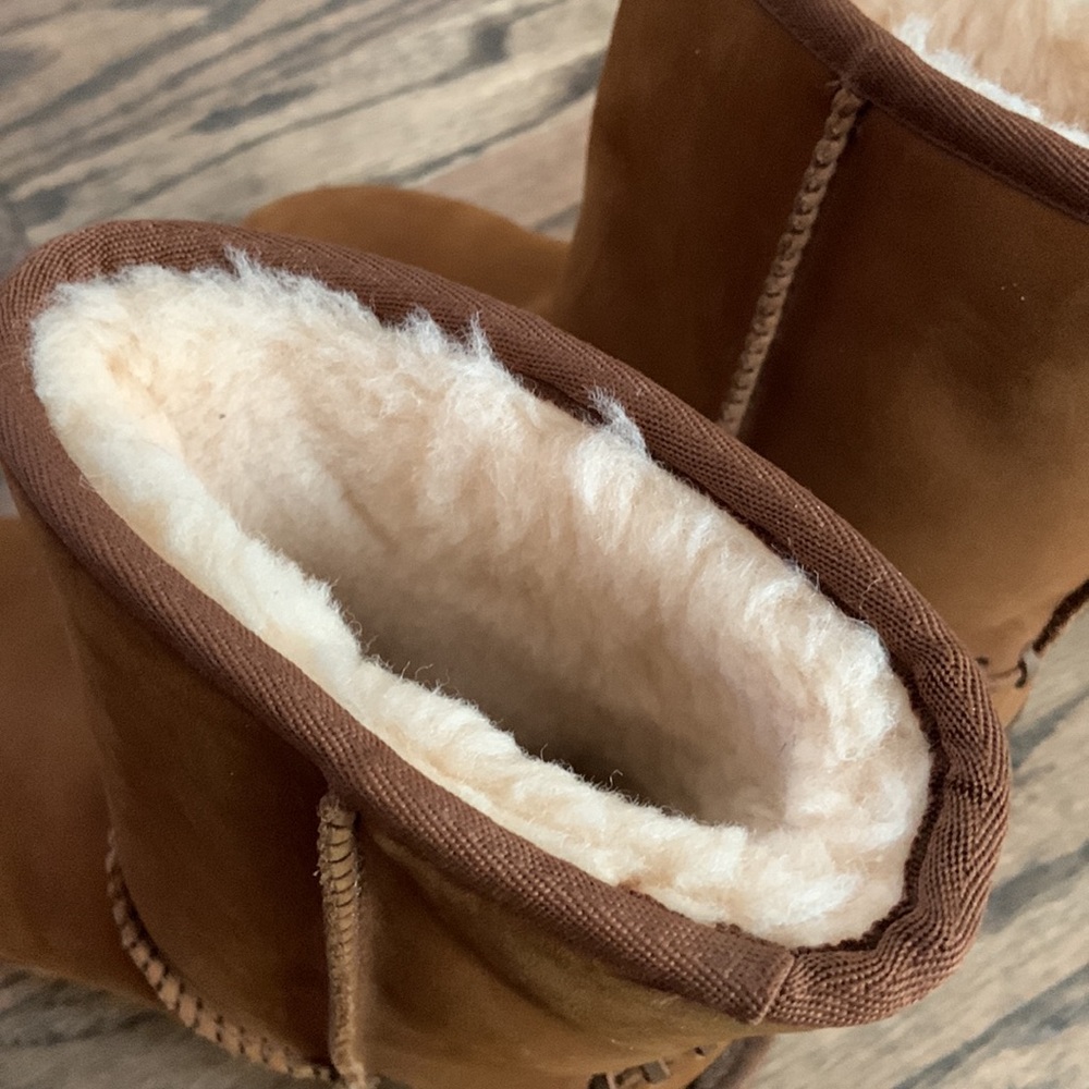 Ugg Chestnut Brown Leather Shearling Short Boot - Picture 6 of 8